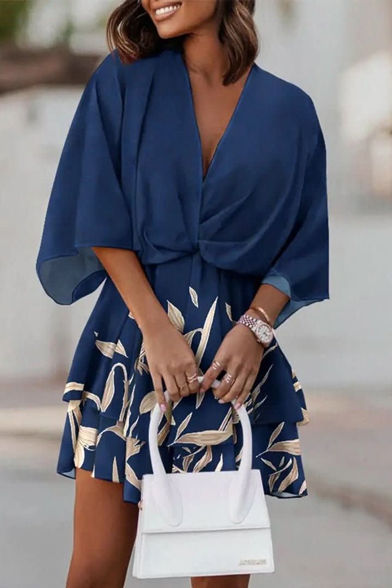 Vestido Corto Estilo Boho con Estampado Tropical y Cuello en V