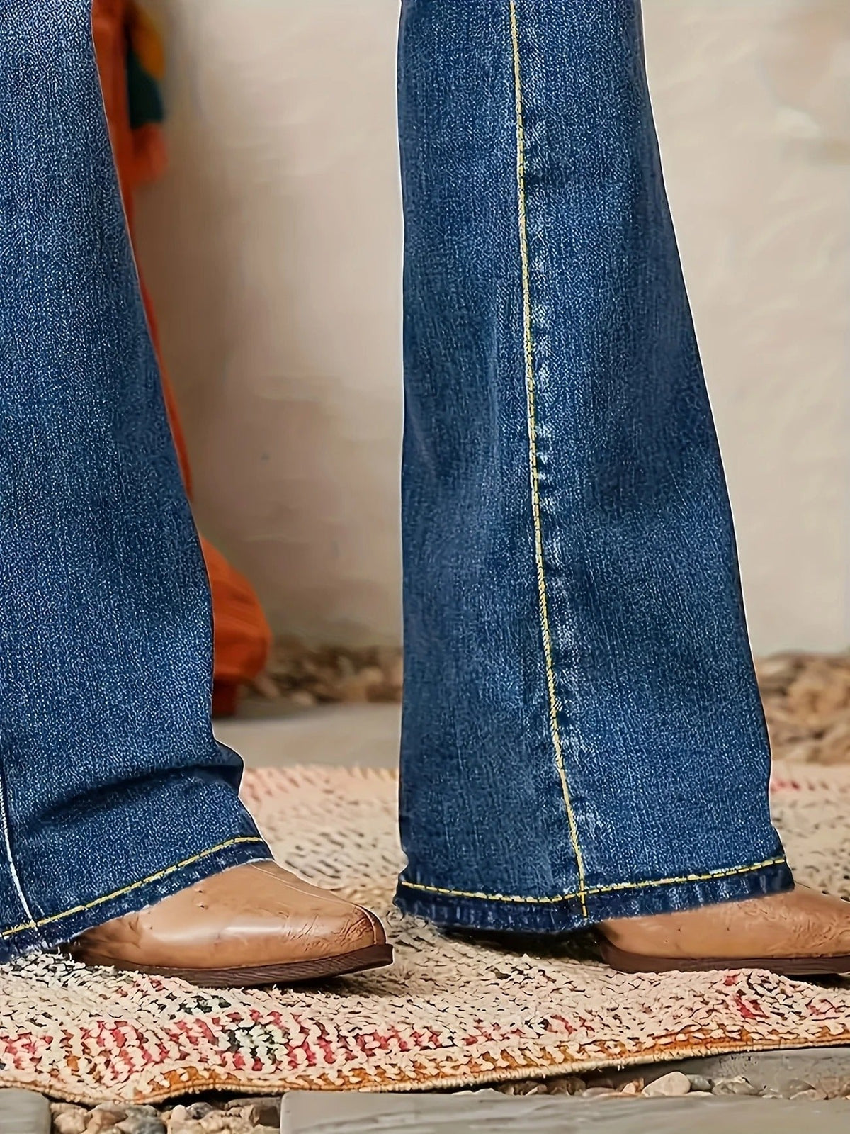 Pantalón Denim Acampanado de Talle Alto con Ajuste Moldeador para Mujer