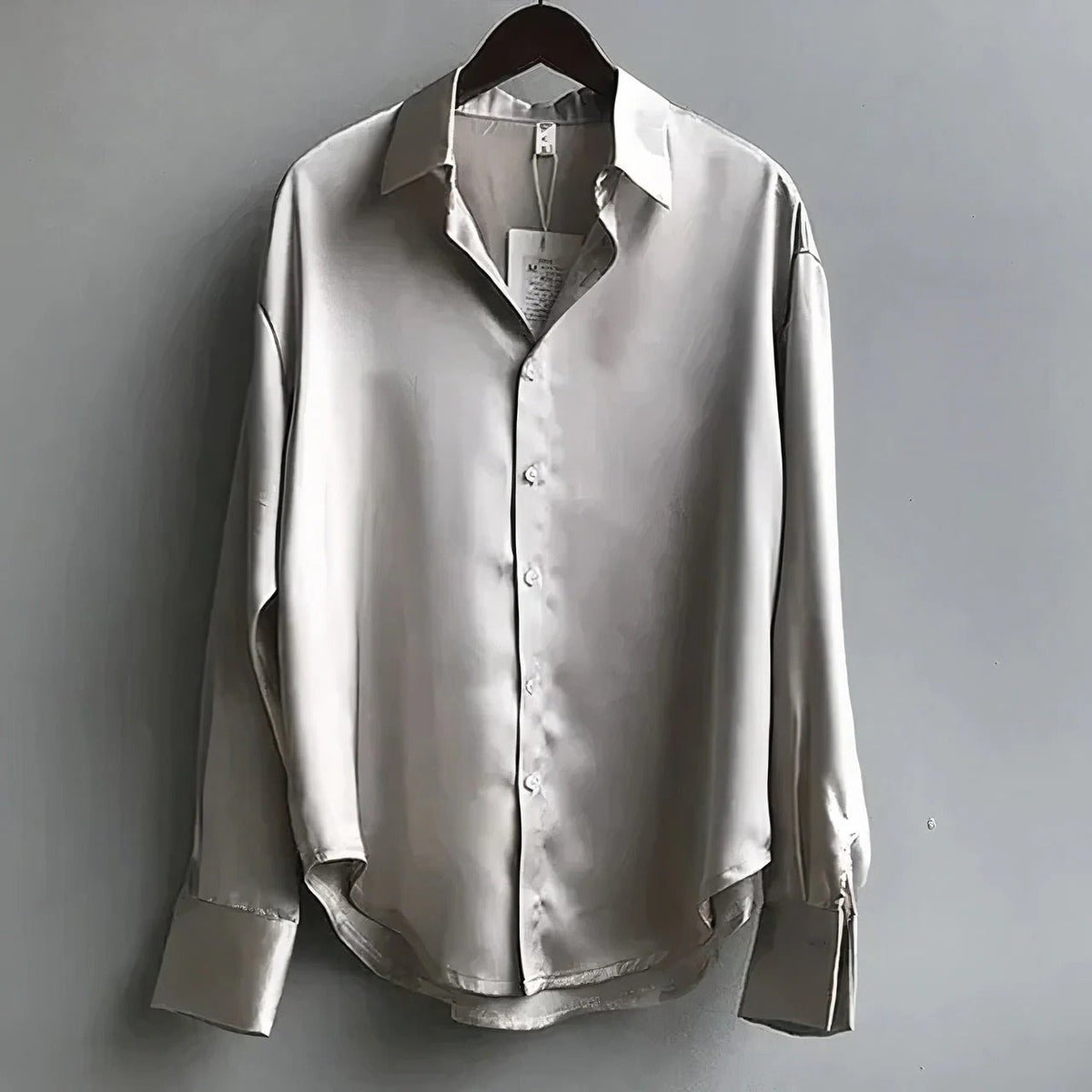 Blusa Satinada de Manga Larga con Cuello Camisero y Botonadura Frontal