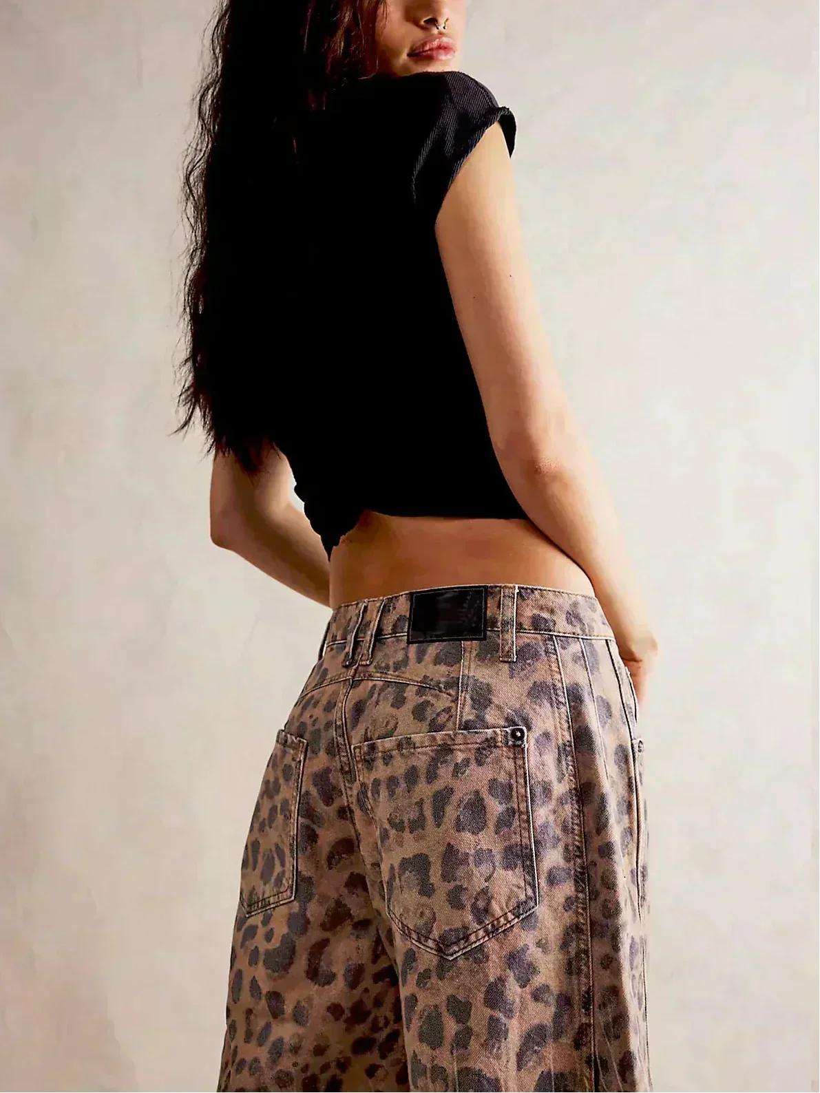 Pantalón Denim Holgado con Diseño de Leopardo para Mujer