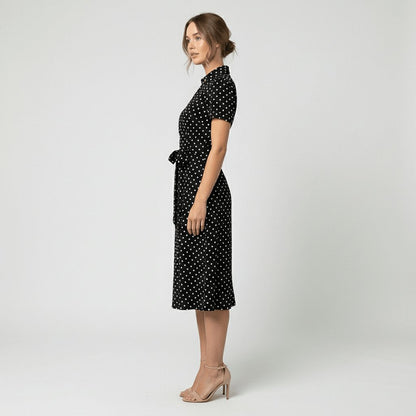 Vestido midi acampanado estilo cruzado con escote en V y lazo ajustable