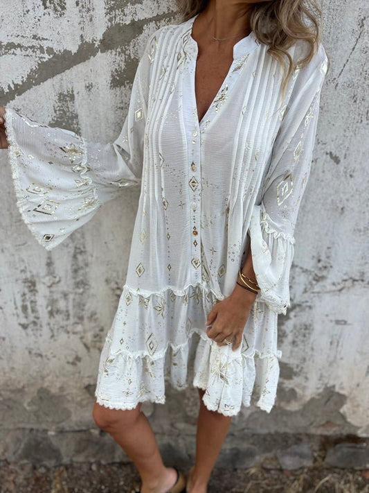 Vestido Estilo Boho Chic con Falda en Capas y Acentos Metálicos