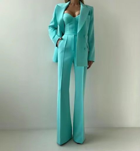 Conjunto sastre de tres piezas para mujer con saco, top tipo corsé y pantalón amplio
