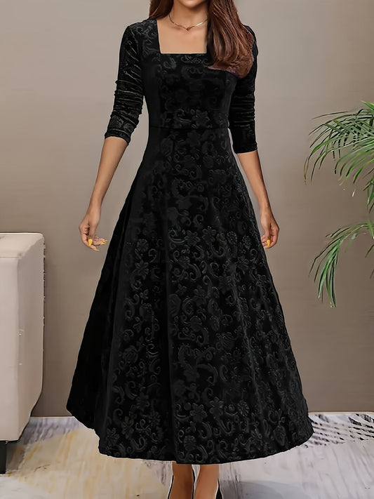 Vestido midi acampanado en terciopelo con bordado floral y escote cuadrado