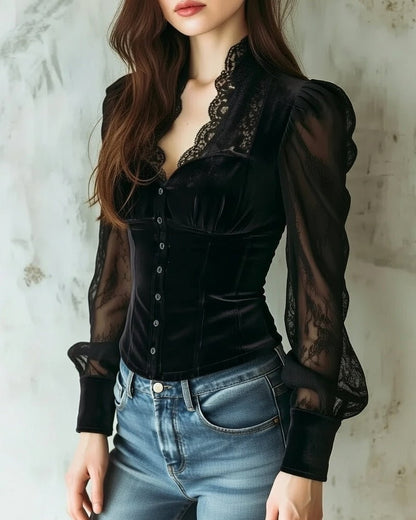 Blusa Entallada de Terciopelo con Botonadura Frontal y Mangas de Encaje