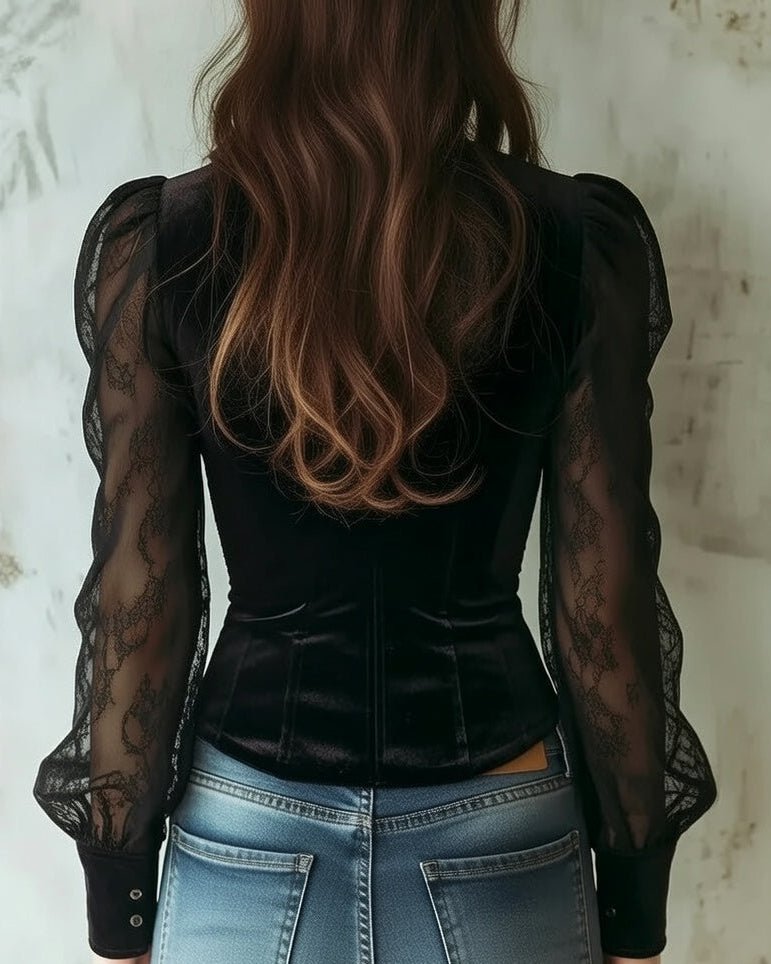 Blusa Entallada de Terciopelo con Botonadura Frontal y Mangas de Encaje