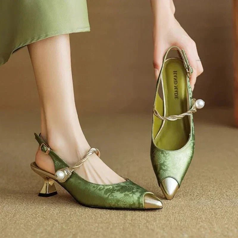 Zapatos Destalonados de Tacón Kitten en Jacquard con Correa Trenzada de Perlas