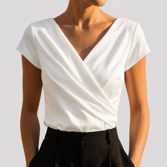 Blusa fluida de corte cruzado con cuello en V y manga casquillo