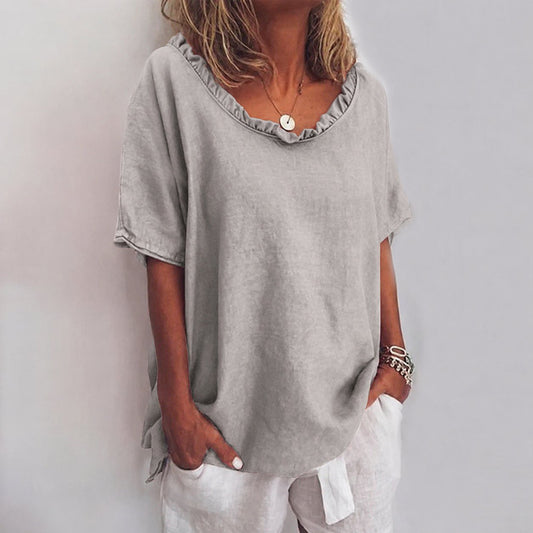 Blusa femenina de algodón con detalle de olanes y corte holgado
