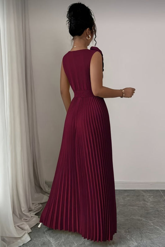 Vestido Largo de Noche con Escote en V, Detalle Floral y Falda Plisada