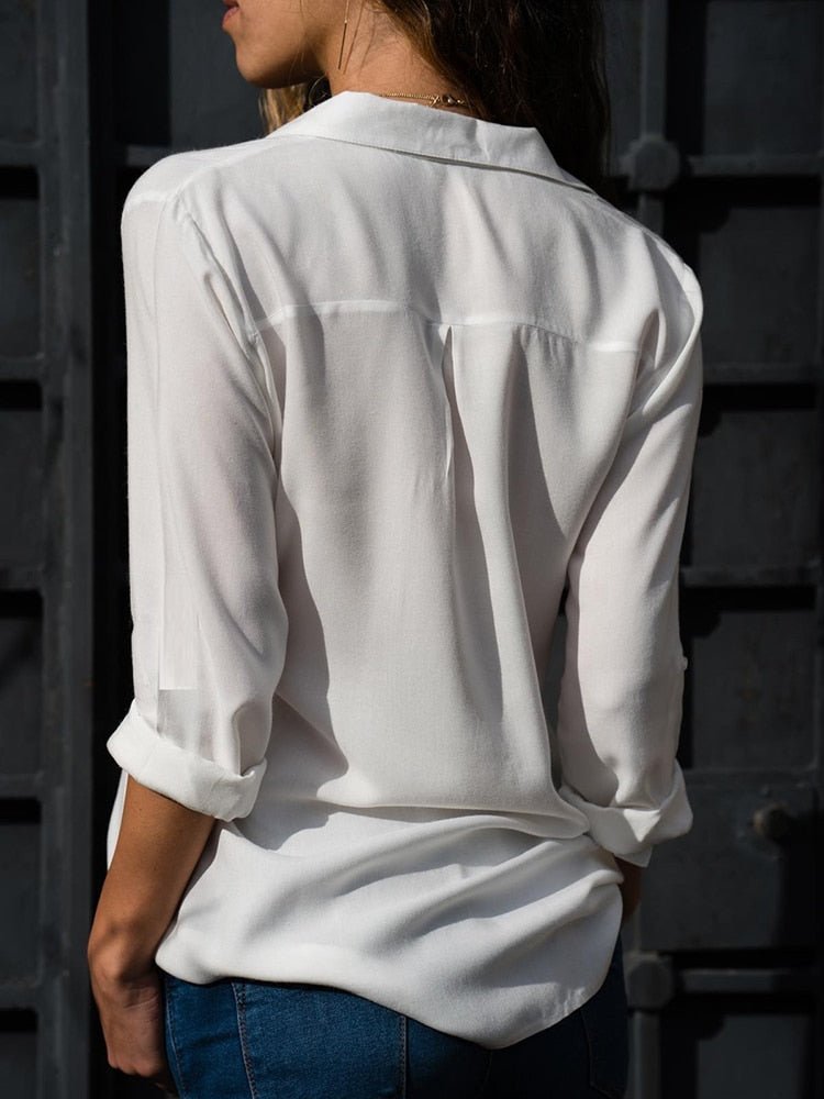 Blusa camisera ligera con botones frontales y mangas ajustables para mujer