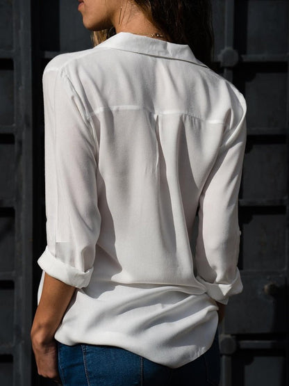 Blusa camisera ligera con botones frontales y mangas ajustables para mujer