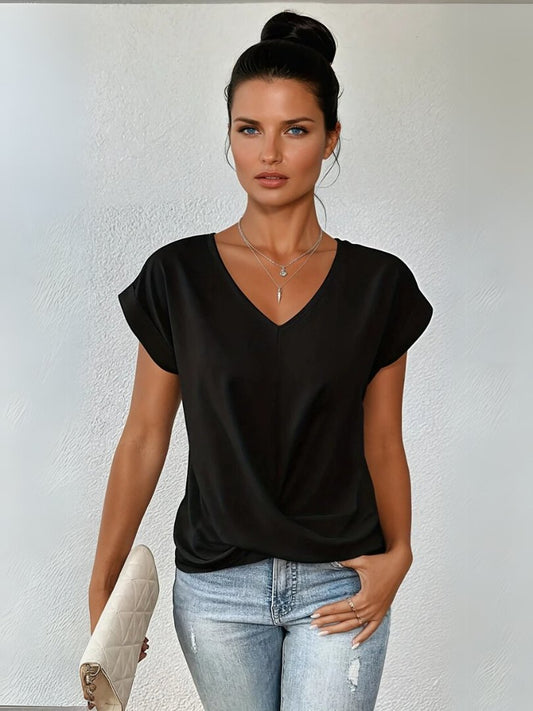 Blusa Satinada Elegante con Escote en V y Detalle Torcido Frontal