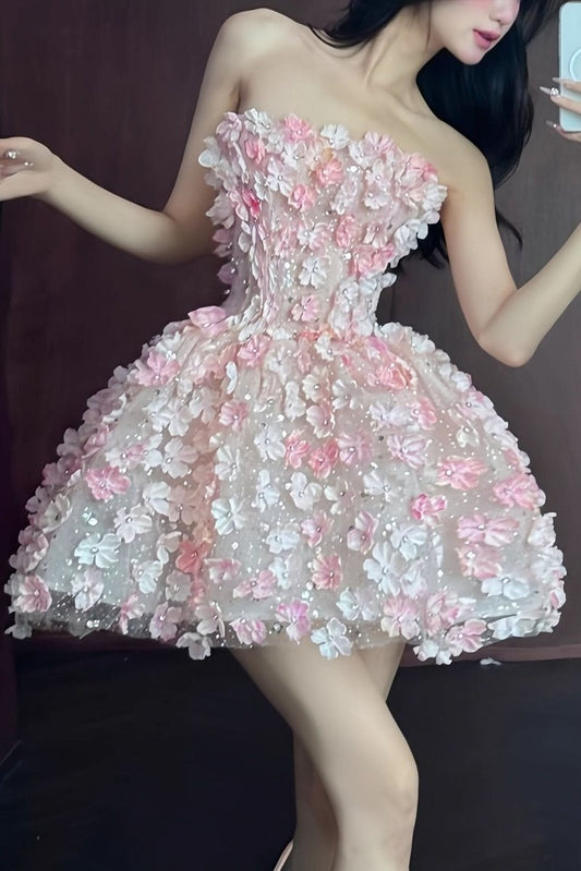 Vestido Corto de Fiesta Strapless con Apliques de Flores Tridimensionales