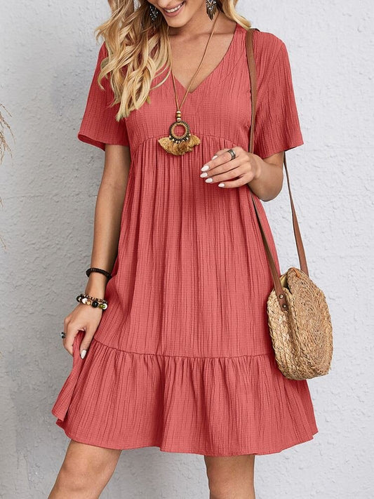 Vestido Corto Acampanado con Escote en V y Falda Escalonada