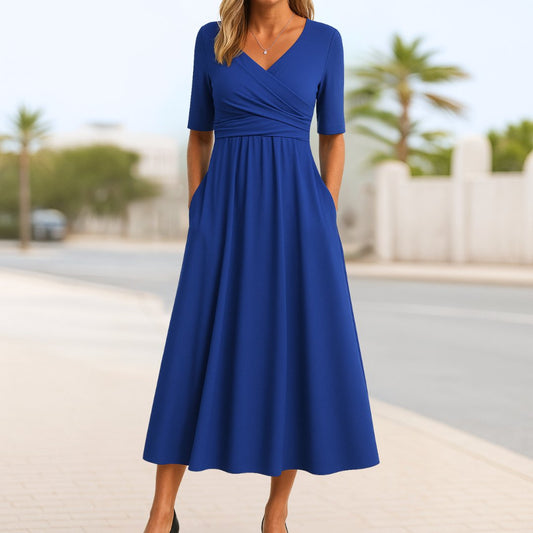 Vestido midi estilo envolvente con silueta en A y manga corta