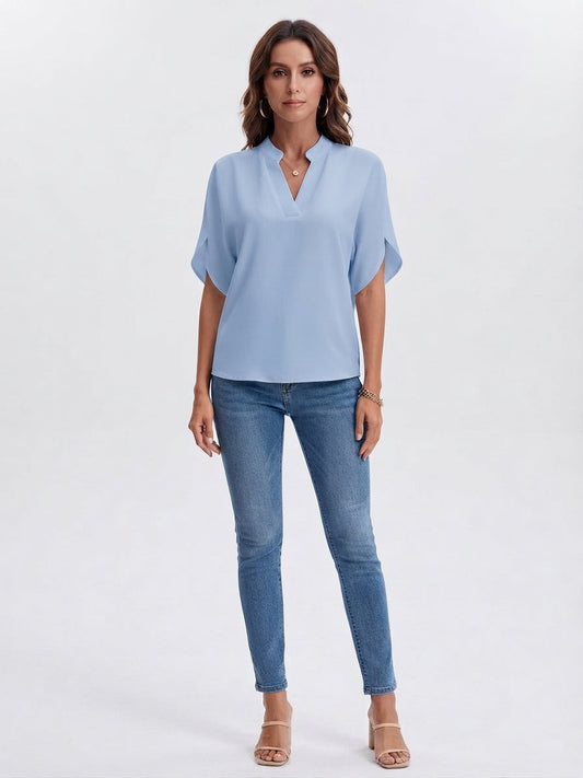 Blusa ligera de corte fluido con escote en V y mangas abiertas