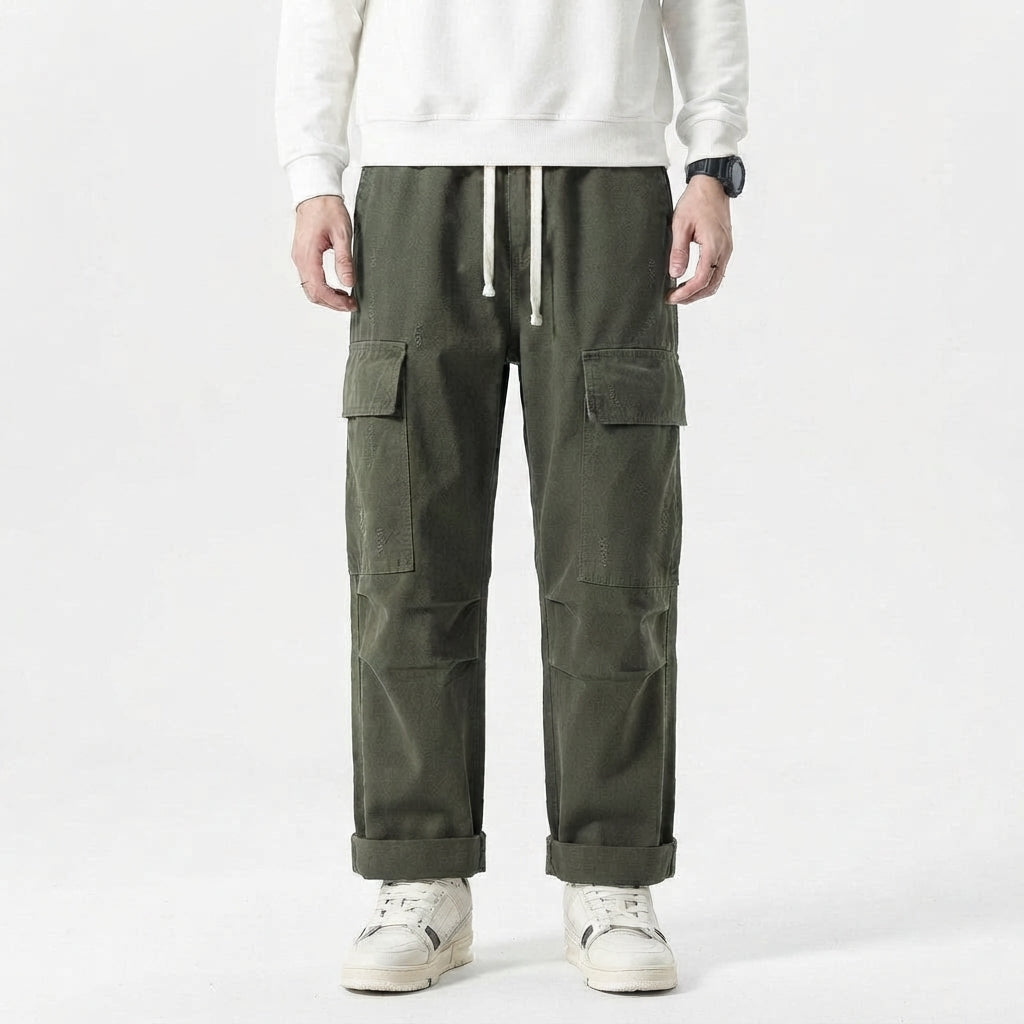 Pantalón cargo para hombre de silueta ancha con bolsillos prácticos