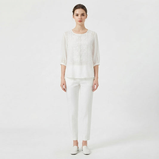 Blusa Femenina con Detalles Bordados y Escote Redondo