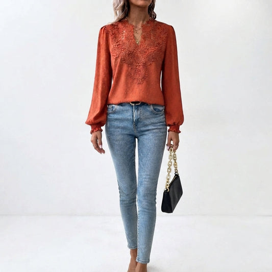 Blusa Elegante de Manga Larga con Escote en V y Aplicaciones Florales