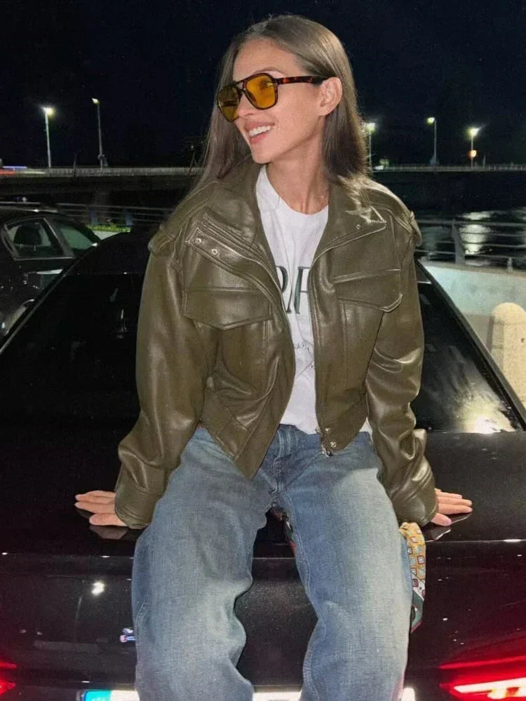 Cazadora tipo biker con cremallera para mujer